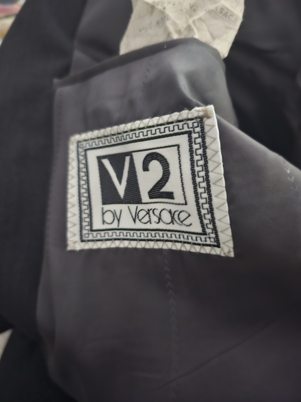 V2 By VERSACE Classic Black Men's Single-Breast Blazer - Picture 7 of 10